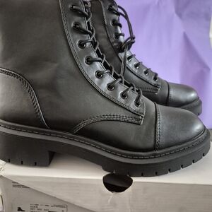 Aldo Goer Women's Black Lace-Up Combat Boots Size 11